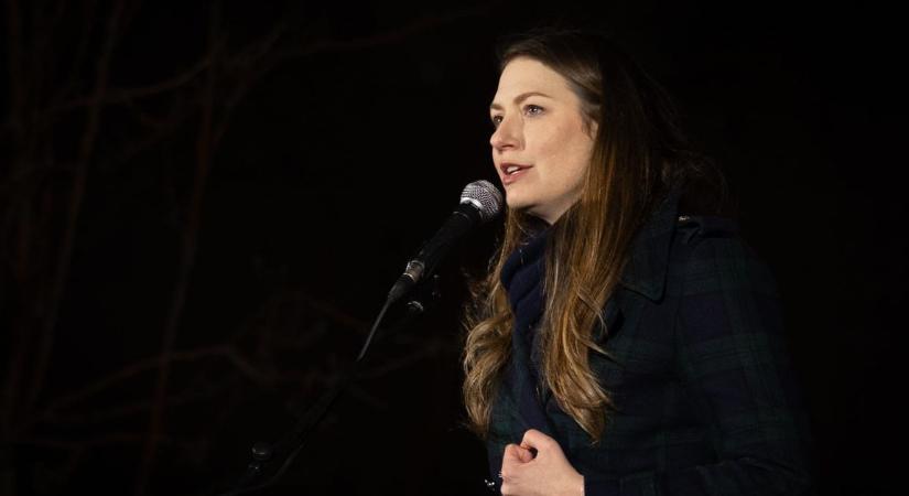 "Egy szűk csoport kormányt tud váltani, rendszert viszont csak a társadalom egésze"