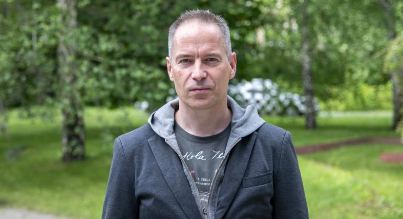 Krekó Péter a kormányközeli sajtóból tudta meg, hogy Tisza Világ-felhasználó, pedig le sem töltötte az appot