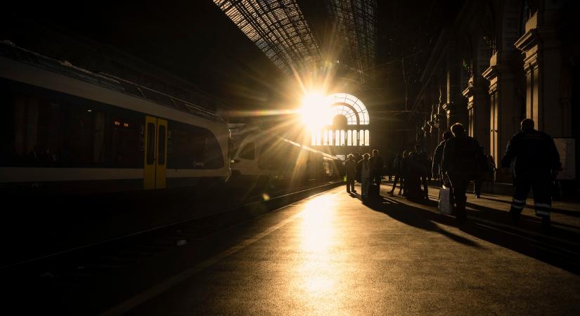 Fontos bejelentést tett a MÁV kedd este – korlátozások lesznek szerda hajnalban