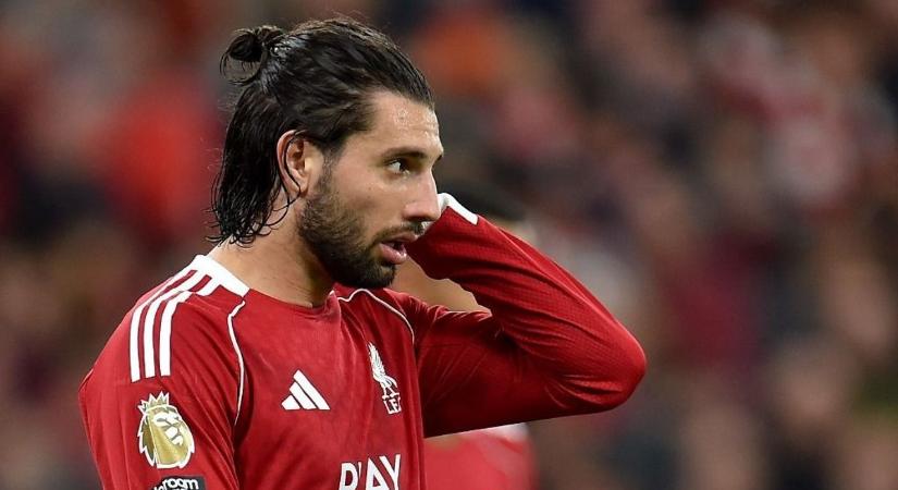 Percekig állt a játék a Szoboszlai lövése után – Kovács István döntése után kitört a kommentháború