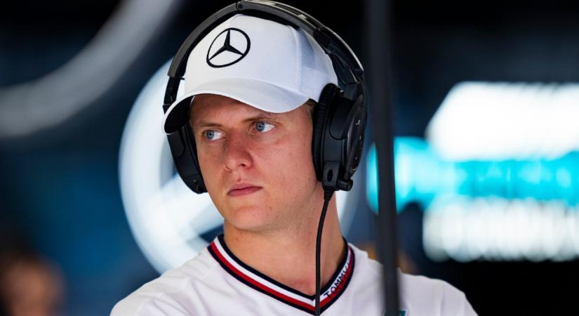 A kis Schumachernek üzent az F1 egykori „pápája”