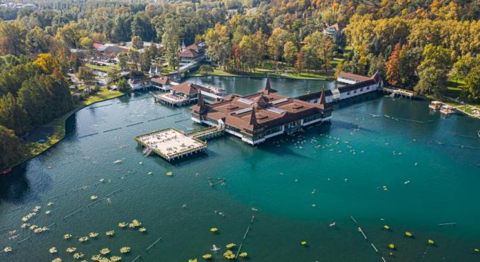 Őszi feltöltődés: ezekben a hazai fürdővárosokban garantált a kikapcsolódás!