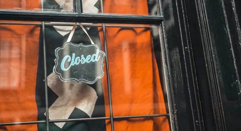 Még egy üzletlánc zár be az ünnepi roham tetőpontján