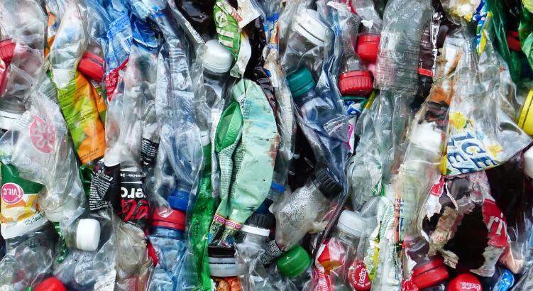 Kevesebb anyag, kisebb lábnyom – hazai innováció a műanyaggyártásban