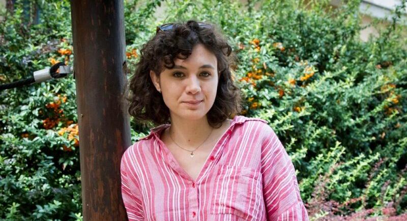 „A mi felelősségünk, hogy segítsük a legkisebbeket megküzdeni az érzéseikkel” – Interjú Vass Szandi dramaturggal