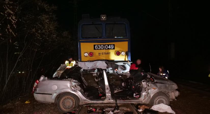 Szívszorító fotók a Szentmártonkátán történt vasúti balesetről