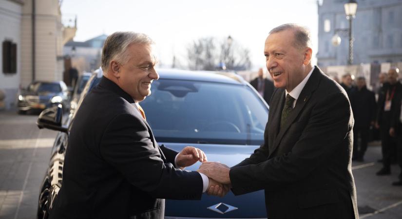 A kapitalizmus és a liberális demokrácia közötti kapcsolatot az autoriter rezsimek felemelkedése verte szét