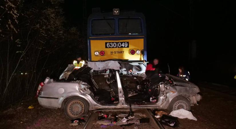 Öten meghaltak egy vasúti átjárónál történt balesetben Magyarországon