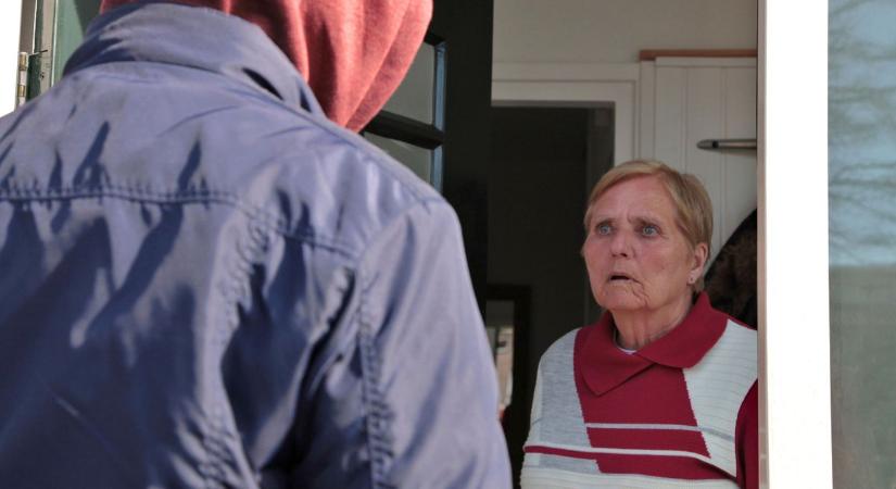 Gyanús alakok környékeztek meg egy nénit, a siroki polgármester lépett közbe