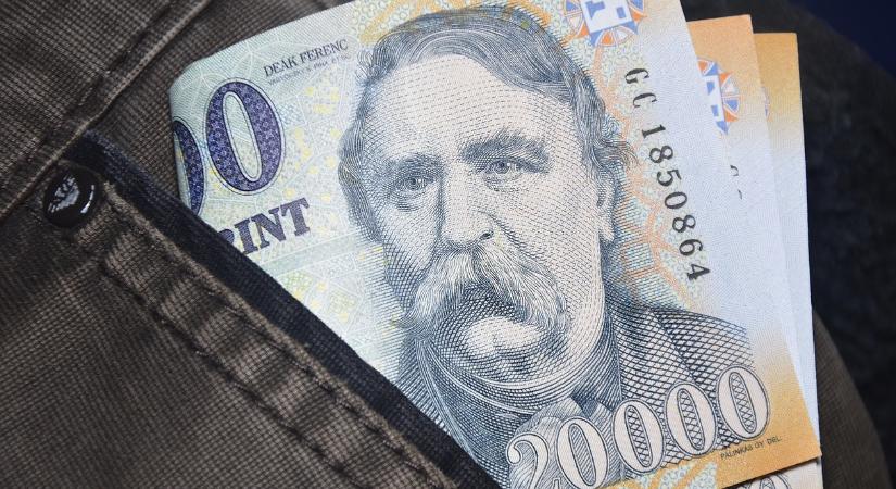 Bejelentették: január 1-től béremelés jön Magyarországon – de nem mindenki örülhet neki