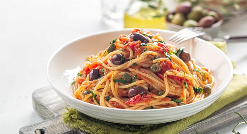 Spaghetti alla puttanesca, azaz az utcalányok tésztája – klasszikusan pikáns, halmentes verzióban