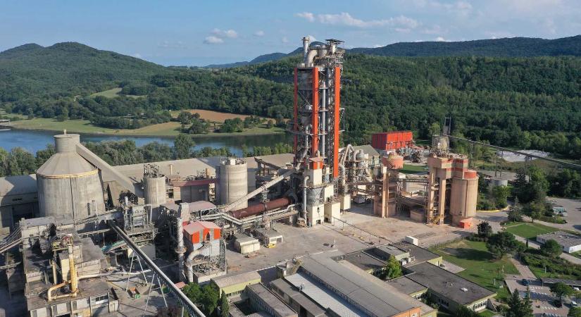 Dekarbonizációs projekthez nyert uniós támogatást egy hazai cementgyár