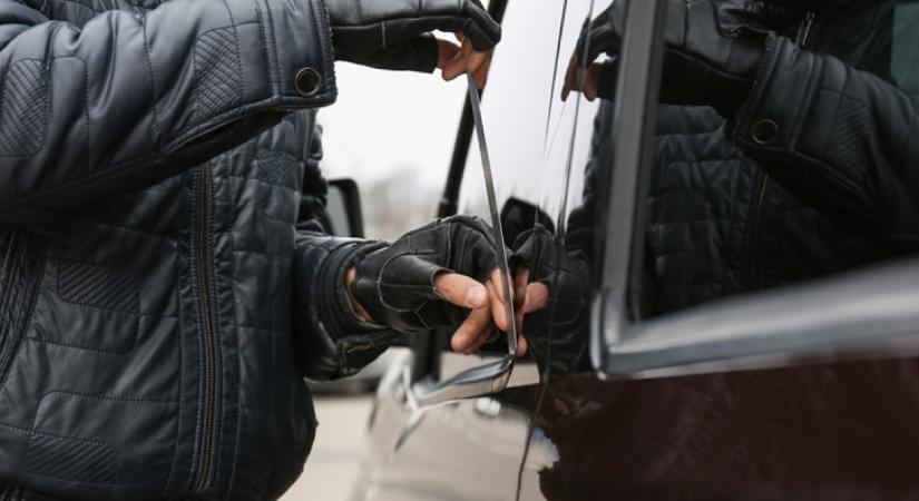 Vigyázat: ezekre az autókra és motorokra vadászik itthon a legtöbb tolvaj
