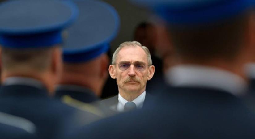 Pintér Sándornak sikerült pár Fidesz-százalékot lefaragna – Amikor a virtigli rendőrminiszter ‘egészségügyért’ játszik….