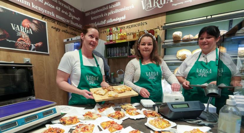 Teljesen új arcot kapott a mórahalmi Varga Pékség – ilyen lett belülről!