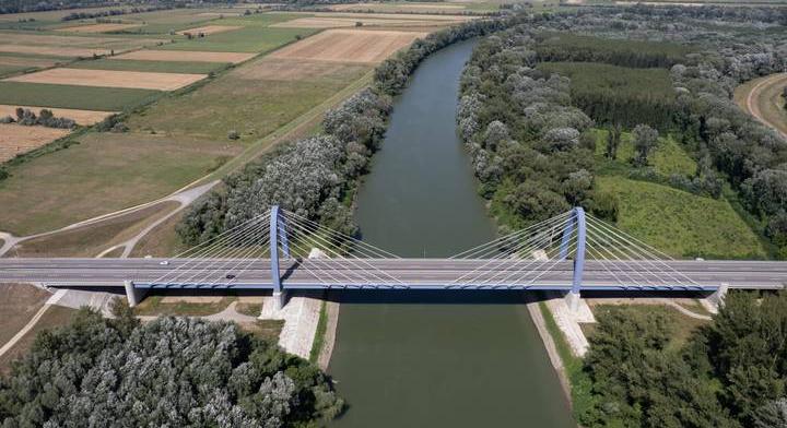 Teljes hídzár ma délelőtt: emiatt áll le 30 percre a forgalom a népszerű átkelőhelyen