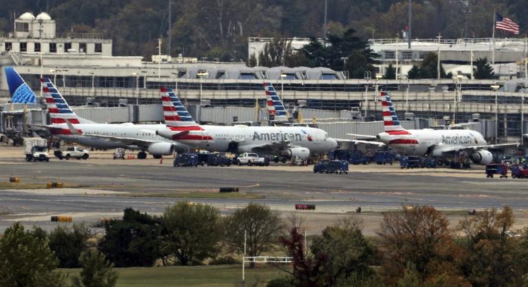 Bombafenyegetést jelentettek az Egyesült Államok több járatáról, leállt Washington reptere