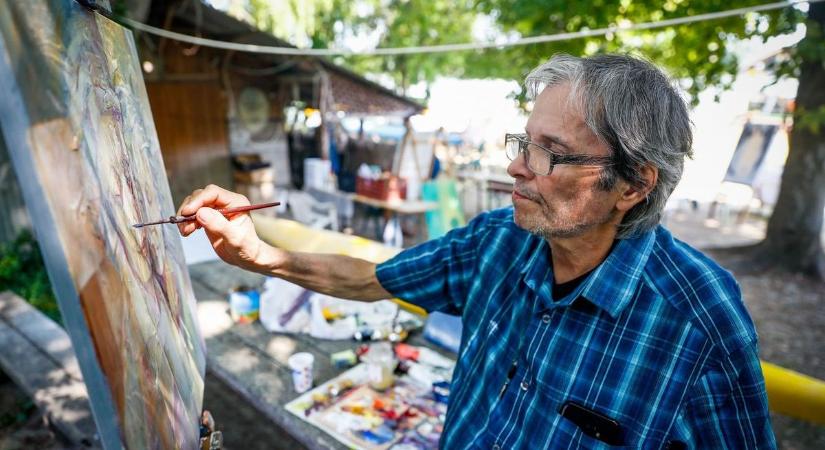 A fémipari világ strukturált látásmódját sajátos festészeti stílussal ötvözte