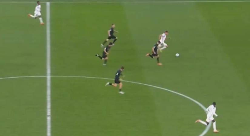 Őrülten nagy gól a BL-ben: saját tizenhatosáról indulva talált be a védő