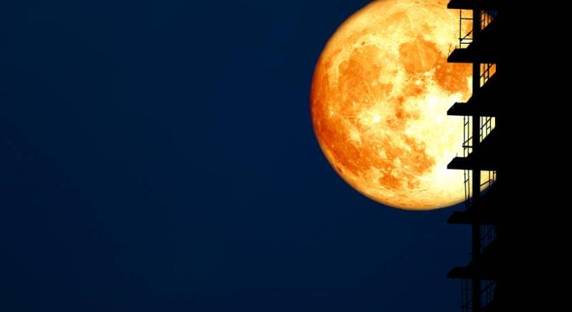Szerdán éjjel lesz az év legnagyobb és legfényesebb teliholdja: döbbenetesen közel lesz a Hold a bolygónkhoz