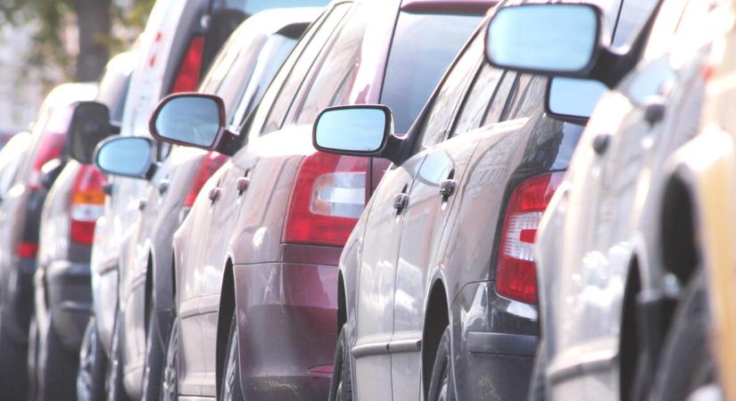 Külföldiek lestrapált autóit tudják csak megvenni a magyarok