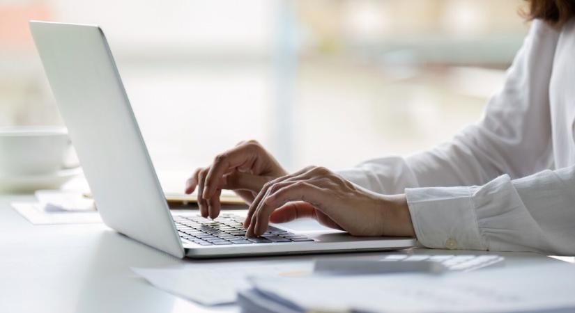 A fiatal lány, akit sokan kinevettek – azóta 110 millió forintot keresett