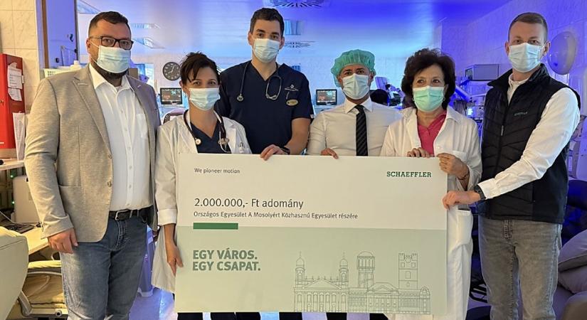 Újabb adománnyal járul hozzá a koraszülött-ellátás javításához Debrecenben a Schaeffler