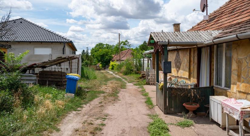 Panaszt nyújtottak be az Európai Bizottságnak az önazonosság védelméről szóló jogszabály miatt, polgárjogi szakértők szerint egyfajta „cigány törvény” született