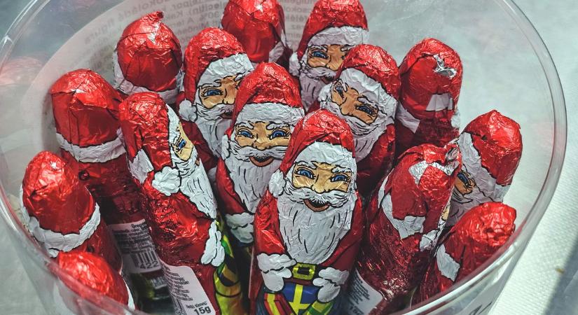 Alig múlt Halloween, már kacsint ránk a csokimikulás, csak a hangulat nem tart vele