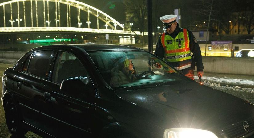 Figyelem az utakon, pénzbírság - Ezekért a szabálysértésekért jár a legtöbb büntetőpont