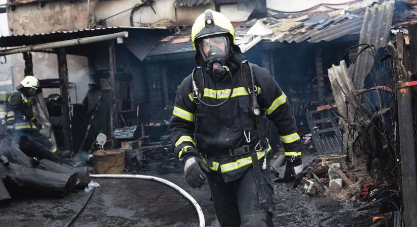 Tragédia: holttestet találtak a tűzoltók a baranyai településen