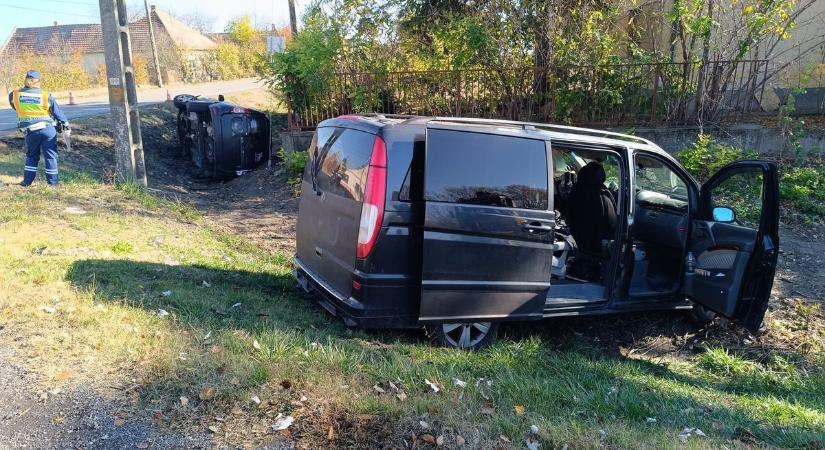 Öten sérültek meg a homokmégyi balesetben