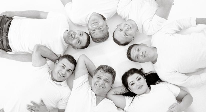 Szabolcsból az ország legnagyobb színpadaira: jó nagyot vág a zongorára a Parno Graszt