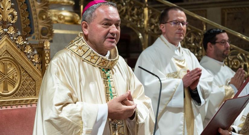 Plébániai munkatársakat díjaztak kitüntetéssel