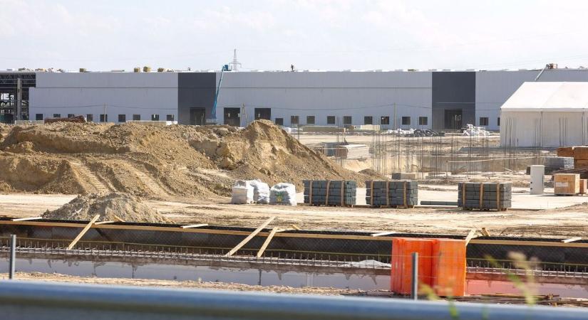 Legalább fél éves csúszásban a szegedi BYD-gyár indulása, új dátumot jelentettek be