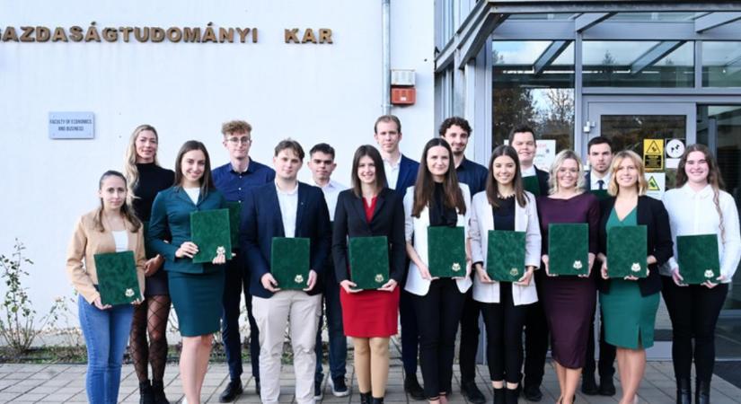 Kiemelkedő teljesítményükért kapták meg a Nemzeti Felsőoktatási Ösztöndíjat a Debreceni Egyetem hallgatói