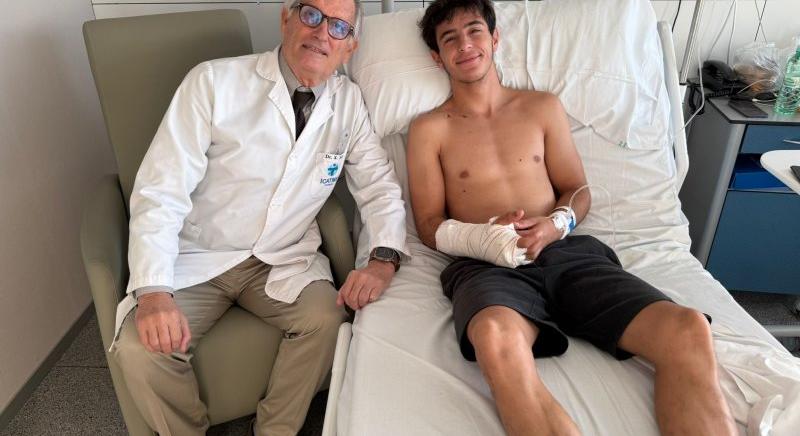 A világbajnok szíve is leállt a Moto3-as balesetben, megműtötték a kezét