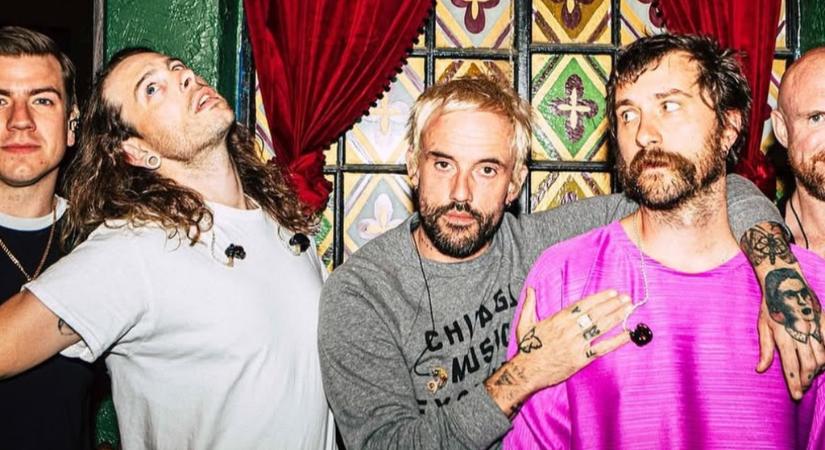 Van, aki zenél, és van, aki beleáll a világba – IDLES a Budapest Parkban