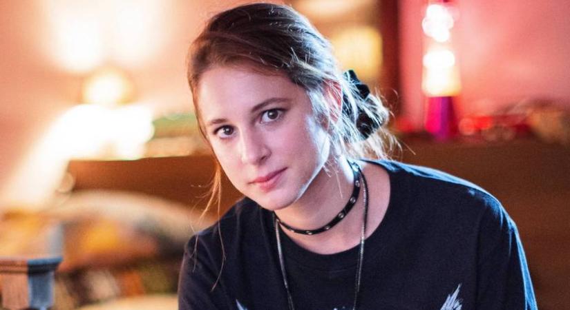 Előadás közben kapott sztrókot a 26 éves színésznő: egyik pillanatról a másikra lebénult