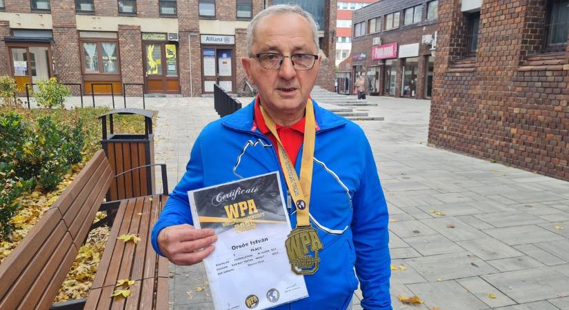 A kor csak egy szám: hatvan felett lett világbajnok erőemelésben ez a szekszárdi férfi
