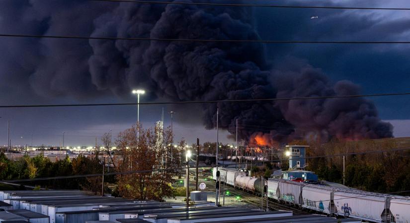Olajüzemre zuhant egy teherszállító repülőgép Kentuckyban