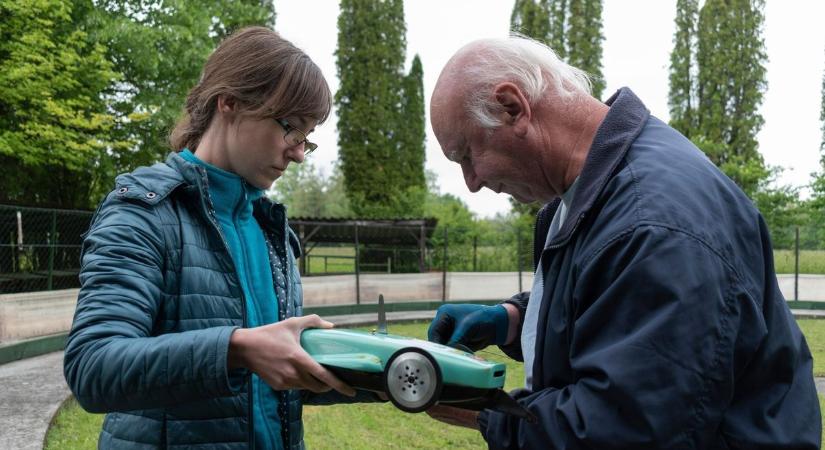 Sorozatban hatodszor bajnok, édesapját is maga mögé utasította