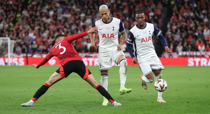 Fegyverrel fenyegették meg a Tottenham játékosát