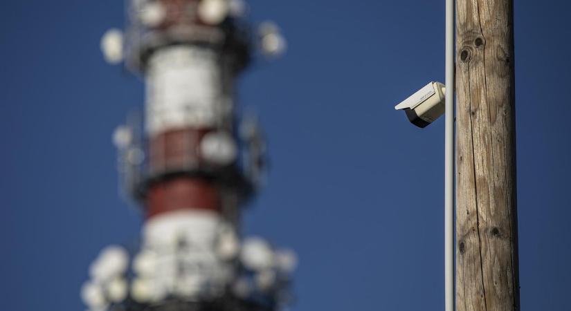 Ontják a helyadatokat az európai vezetők mobiljai, pofonegyszerű kémkedni utánuk