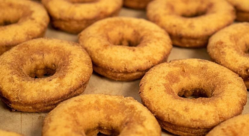 Almával töltött fahéjas fánk: az ősz legillatosabb desszertje