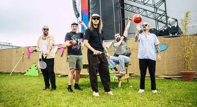 Örülhetnek a punkok és a post-punkok – Jövő nyáron a Budapest Parkban lép fel az Idles