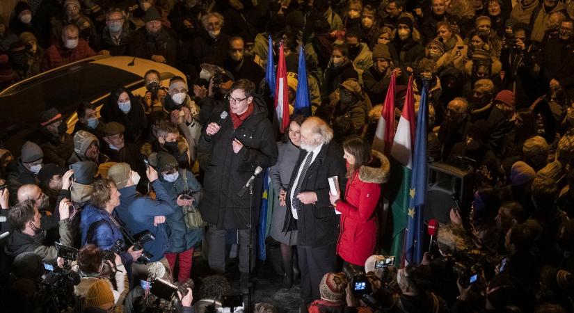 „Mondjunk nemet a megfélemlítésre!” – Iványi Gábor mellett tüntetnek kedden a Dankó utcában