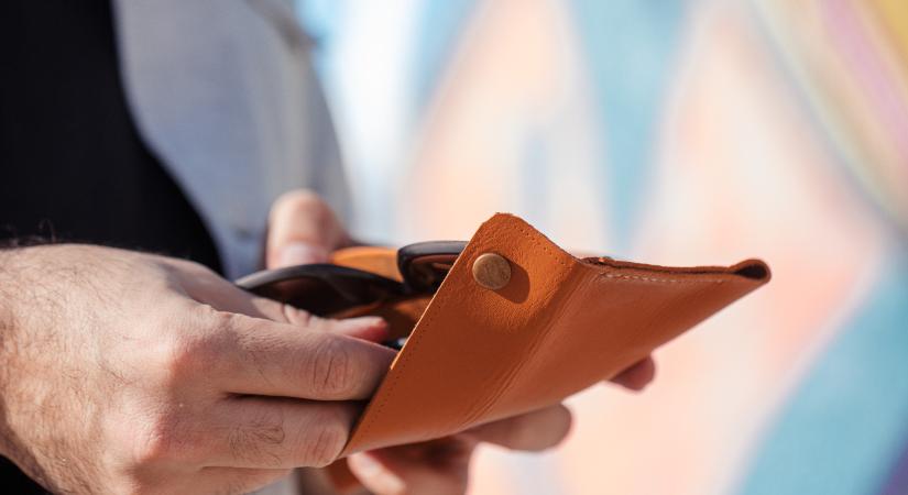 Több ezer magyar kap plusz 1 havi fizetést, mutatjuk, kik a szerencsések