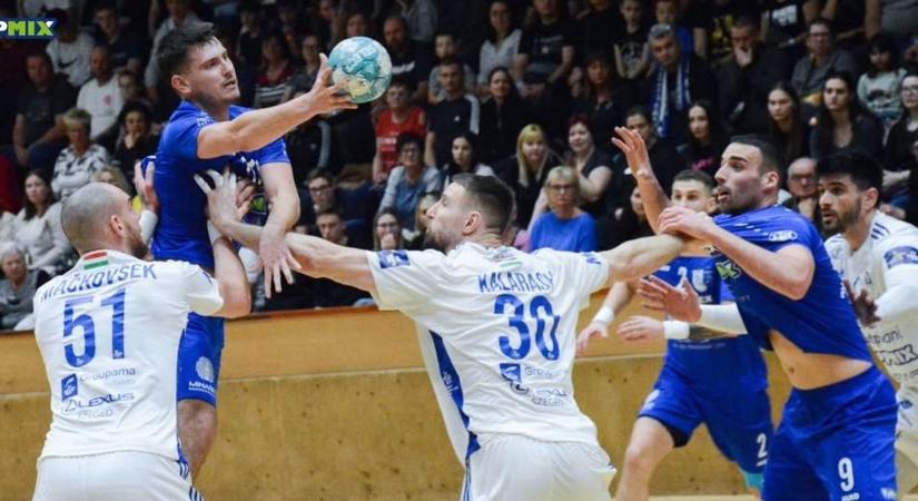 Zártkapus meccsel és pénzbüntetéssel sújtották a baranyai csapatot szurkolóik miatt