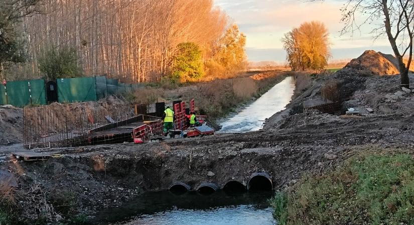 A híd elkészülhet időben, de az átmenő forgalom miatt jobban aggódnak Csallóköznádasdon